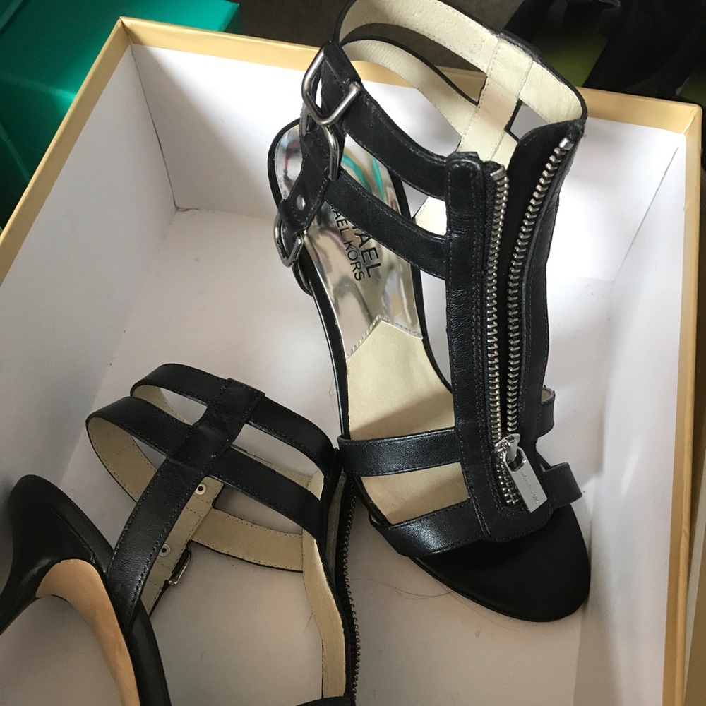 💖Michael Kors Stilettos with box